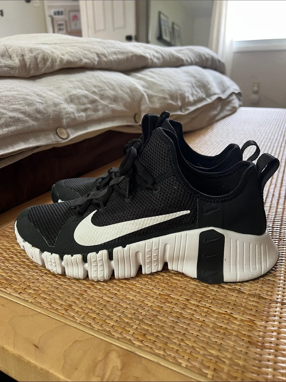 Nike Womens Black and White Athletic Sneakers